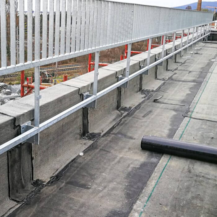 Systembrüstung X-RS3-M12 für Geländer auf Brüstungkonsole – Bild 20