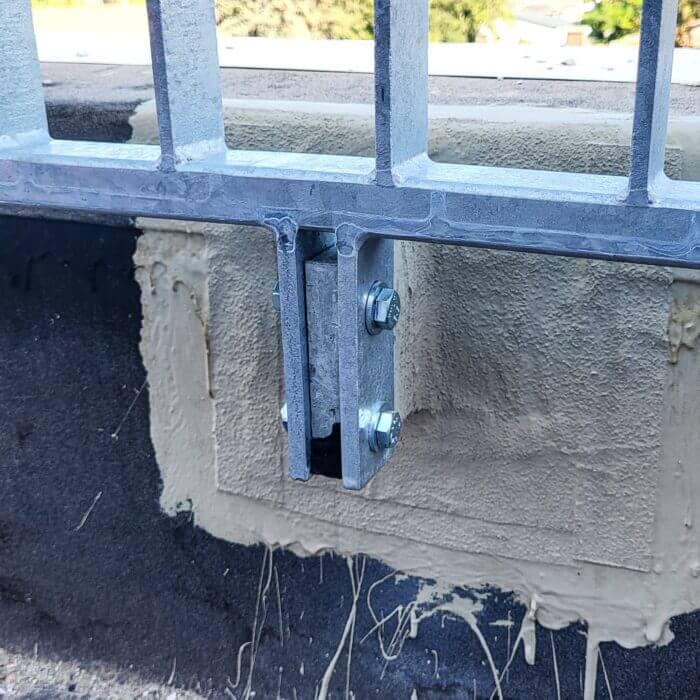 Systembrüstung X-RS3-M12 für Geländer auf Brüstungkonsole – Bild 13