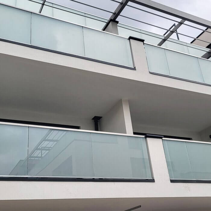 Systembrüstung X-RS3-M12 für brüstungshohe Geländer – Bild 6